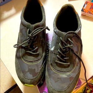 Cute army print, Word love on side. Ellen brand.